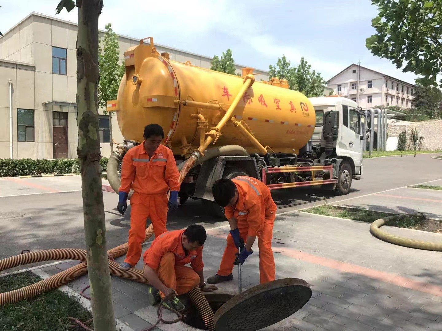松江化粪池清理与5-8吨吸粪车施工效率分析